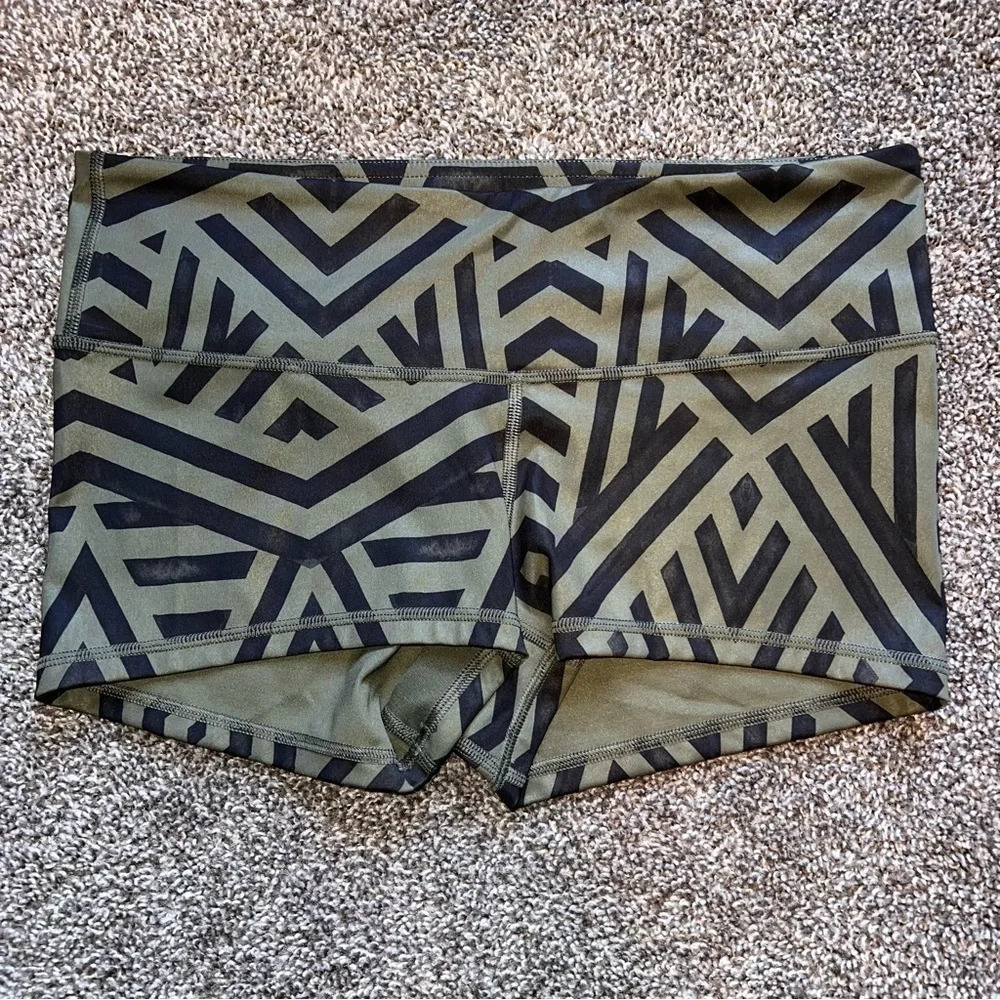 Lululemon Boogie Short Size 8